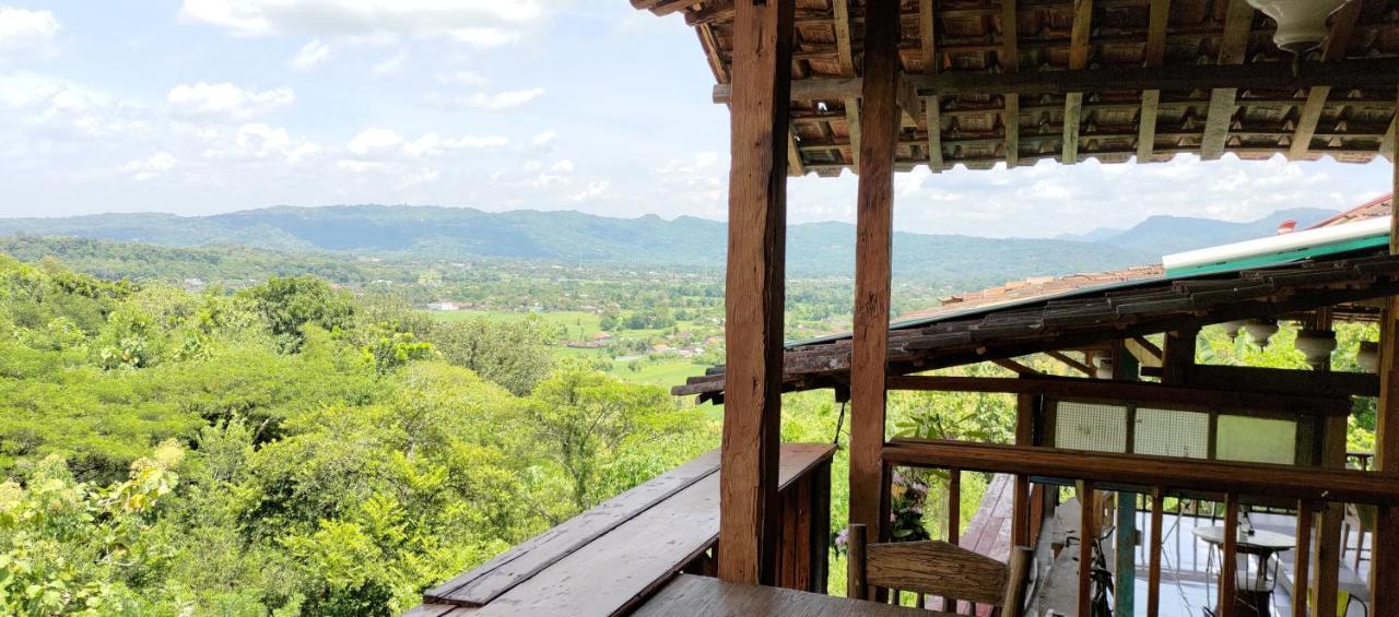 Omah Singo Stay & Resto Yogyakarta Bantul Exterior foto